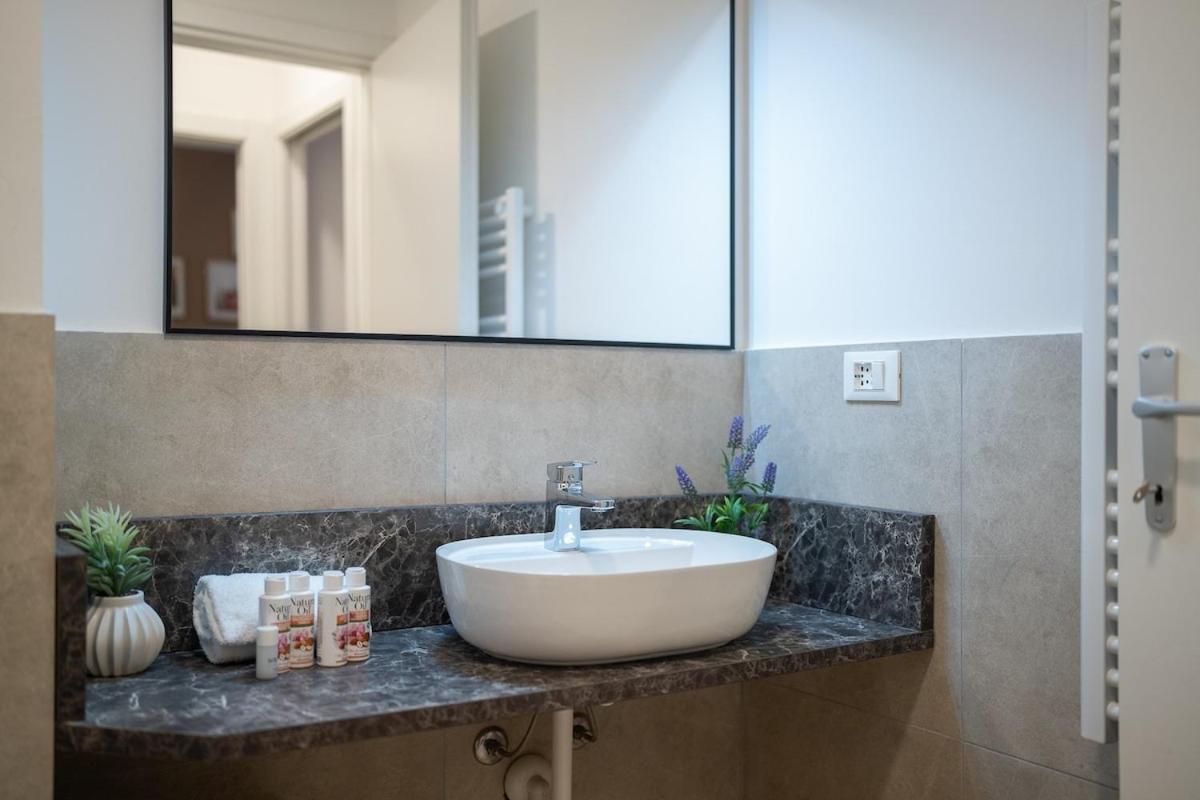 Apartment Authentic Private Flat 2 Min From Navigli Mailand