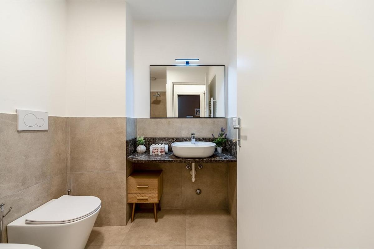 Apartment Authentic Private Flat 2 Min From Navigli Mailand
